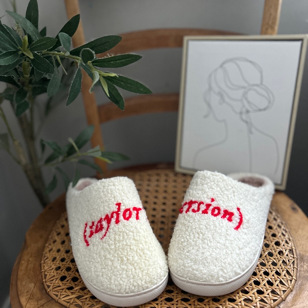 Taylor Swift (swiftie slippies) slippers